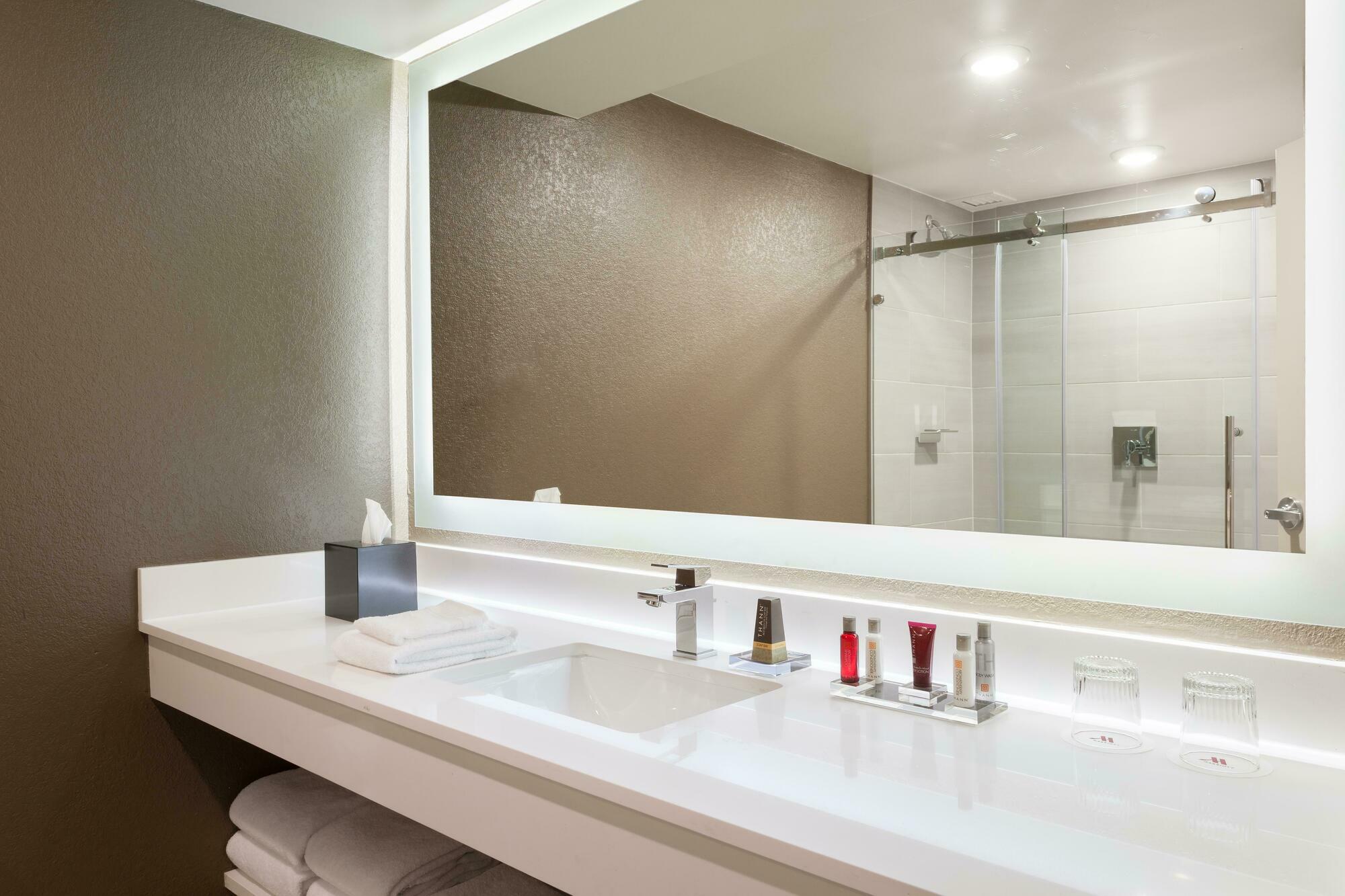 Marriott Savannah Riverfront Стая снимка